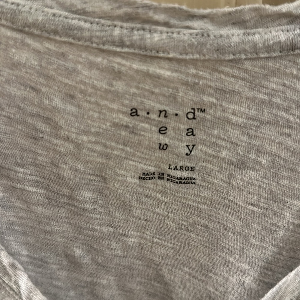 Target brand lip t-shirt - Picture 2 of 3
